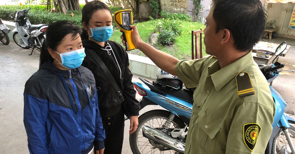 Covid-19: Sẽ cách ly sinh viên trở lại ký túc xá có dấu hiệu ho, sốt