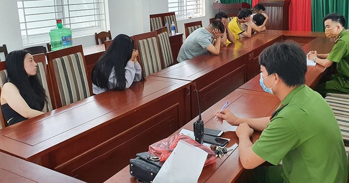 Đà Nẵng: Đột kích karaoke, phát hiện động lắc của dân chơi ma túy