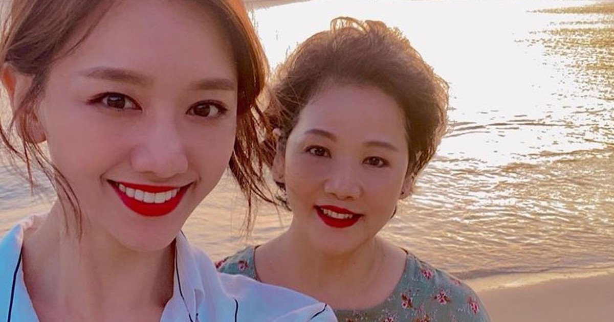 Mẹ Hari Won tự nhận là 'tội nhân' vì không dạy con gái nấu ăn