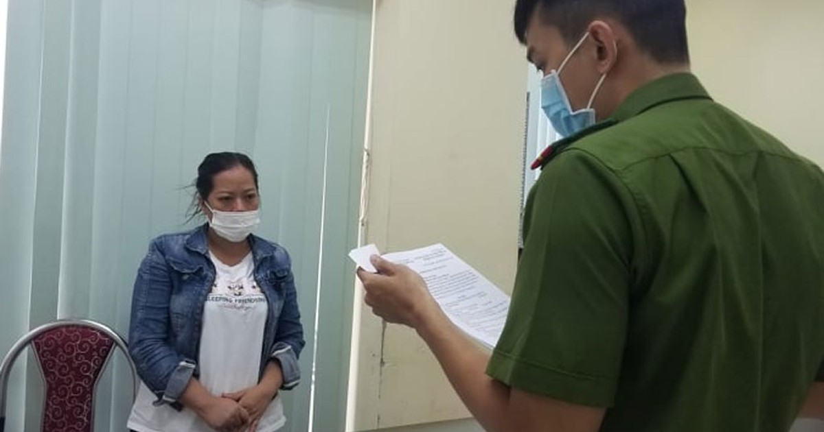 Gom găng tay y tế qua sử dụng 'hóa kiếp' thành thương hiệu nổi tiếng