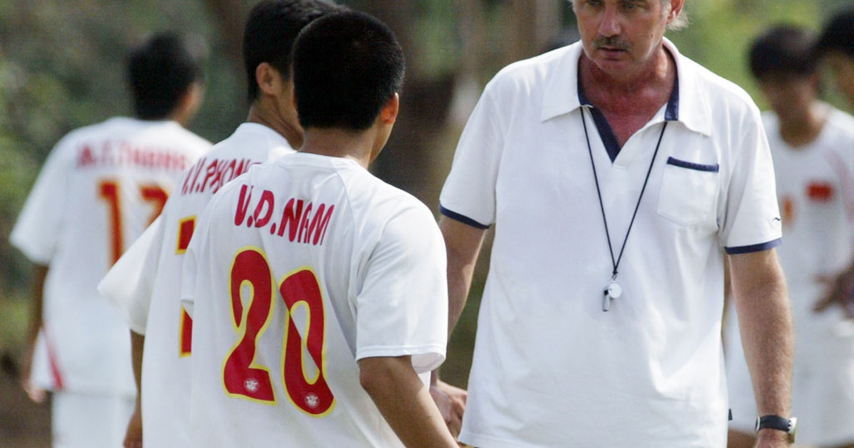 Có một Alfred Riedl như thế!