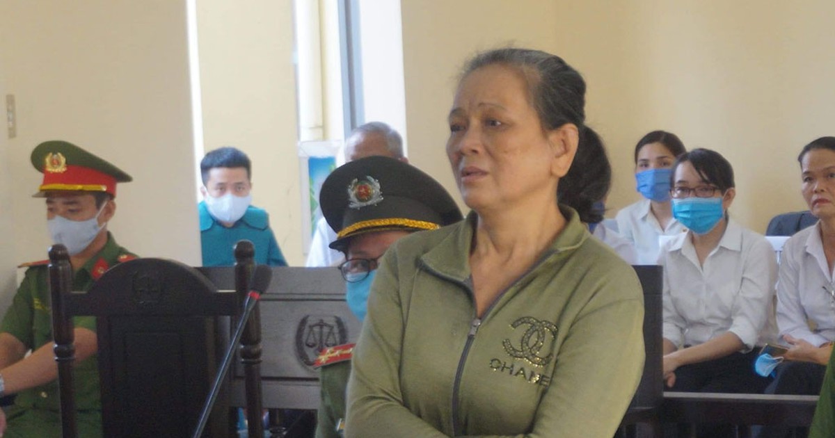 Con gái hành hạ mẹ ruột lãnh án 4 năm tù