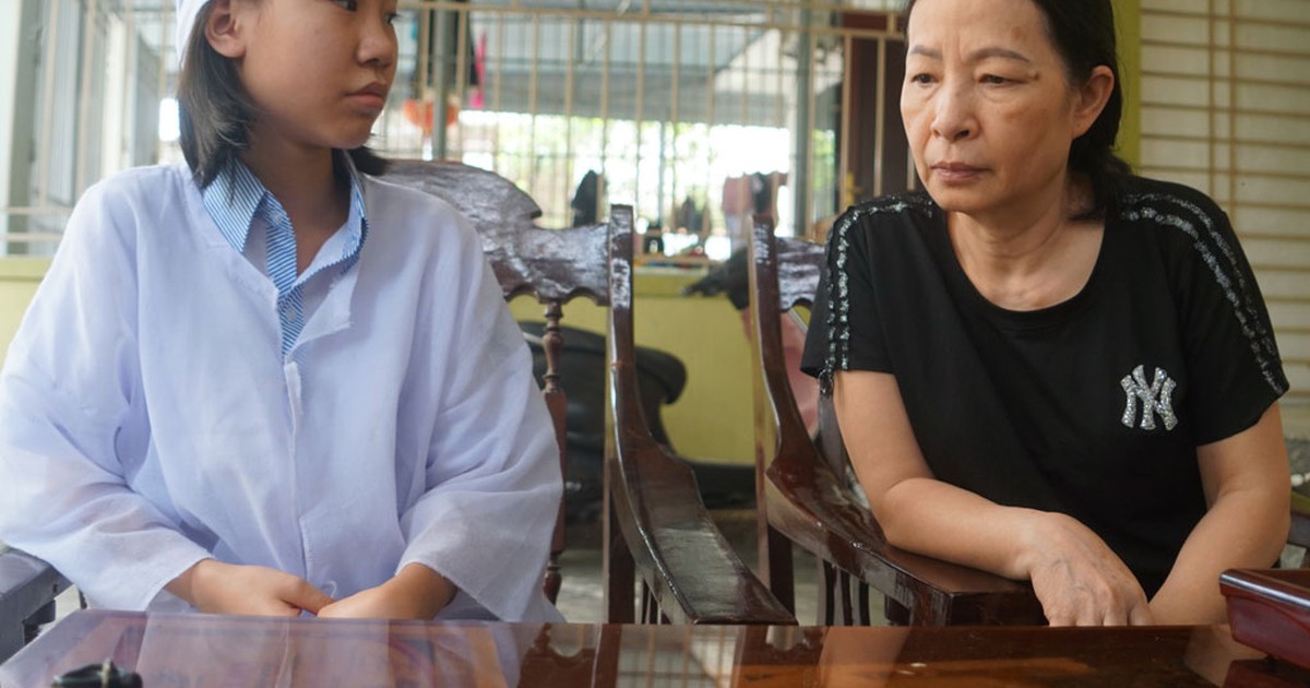 Lá lành đùm lá rách: Mẹ mất đột ngột, 2 con trẻ bơ vơ