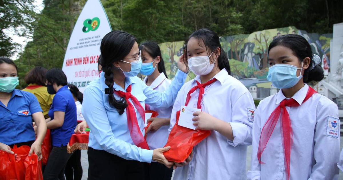 Hành trình về nguồn kỷ niệm 80 năm ngày thành lập Đội