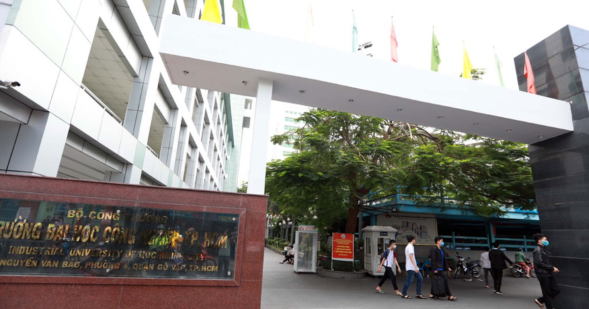 Vì sao nhiều ngành chất lượng cao điểm chuẩn ngang ngửa đại trà ?