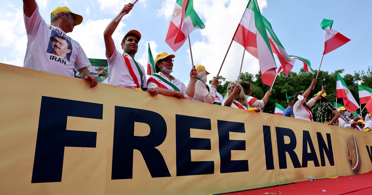 Iran nổi giận vì phương Tây ủng hộ nhóm đối lập