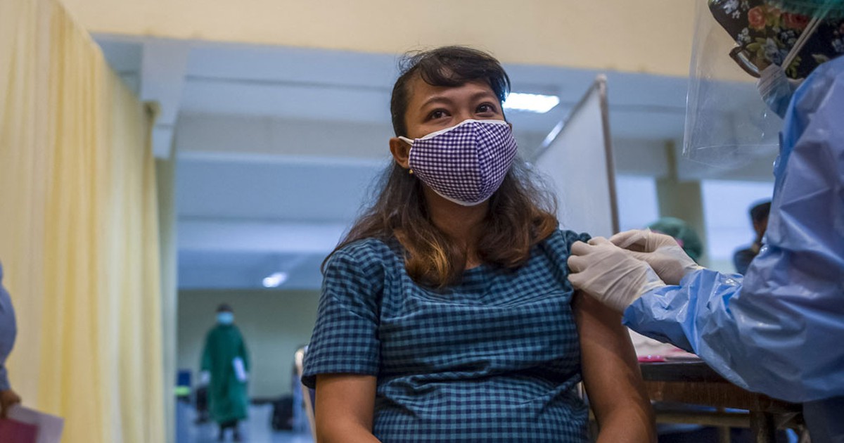 Tranh cãi về mũi vắc xin Covid-19 tăng cường