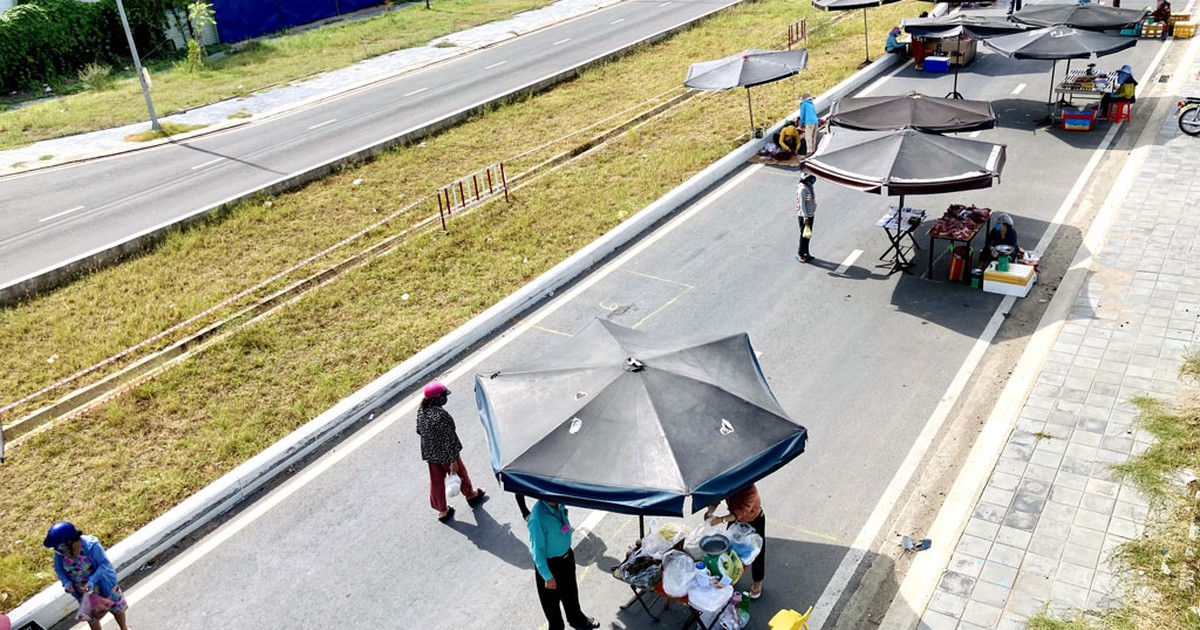 Người Nha Trang đi 'chợ trên phố': Mua bán nhẹ nhàng, không kì kèo trả giá