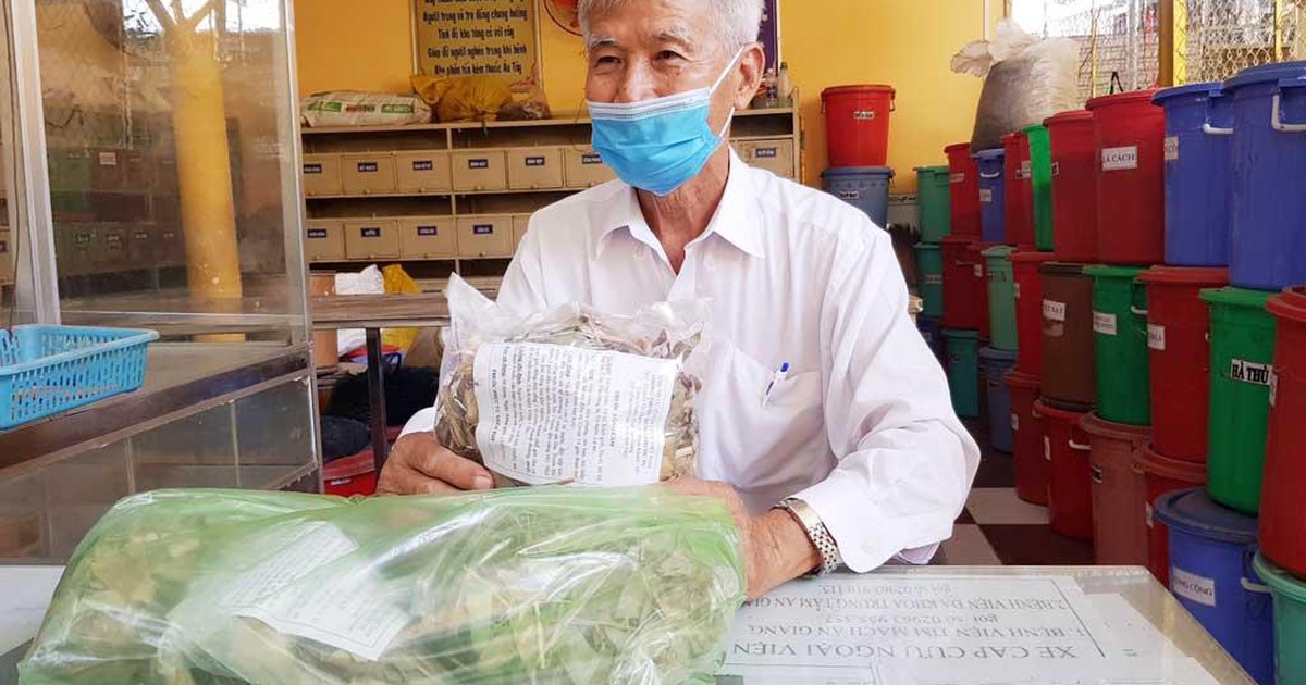 Lương y bào chế thuốc xông hỗ trợ điều trị Covid-19