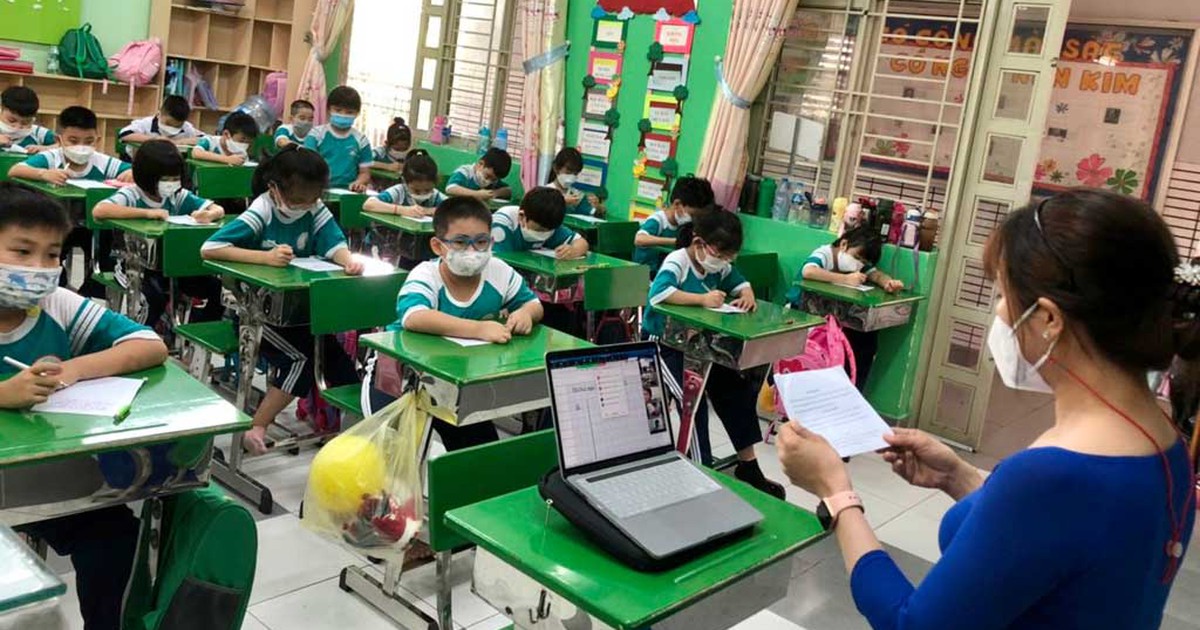 Công việc giáo viên thời dịch bệnh: Chạy đôn đáo giữa những lớp học có F0