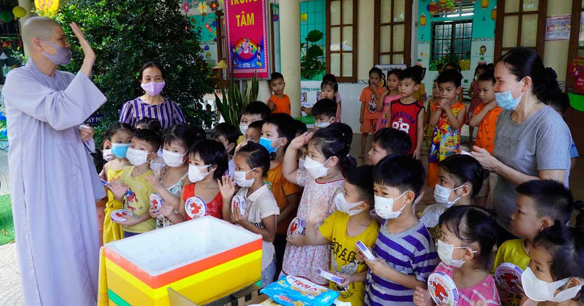 Hỗ trợ người dân Quảng Trị sau trận lũ bất thường