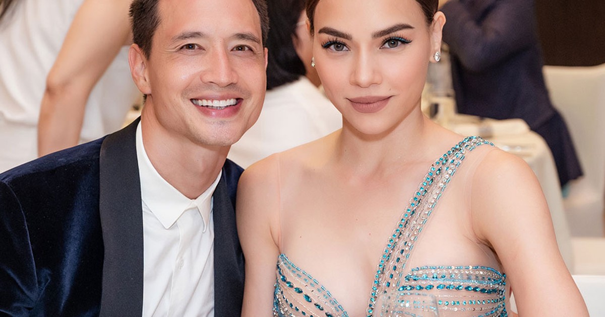 Hồ Ngọc Hà diện trang phục xuyên thấu nóng bỏng bên Kim Lý