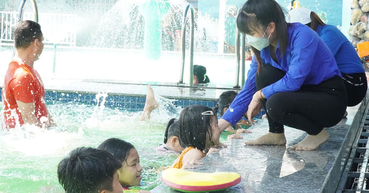 Dạy bơi miễn phí bảo vệ trẻ em khỏi tai nạn đuối nước