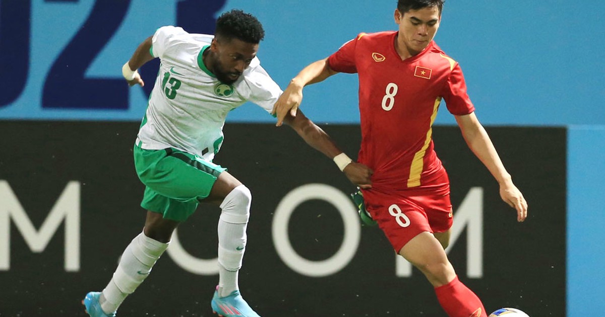 Để cầu thủ trẻ Việt Nam phát huy tài năng