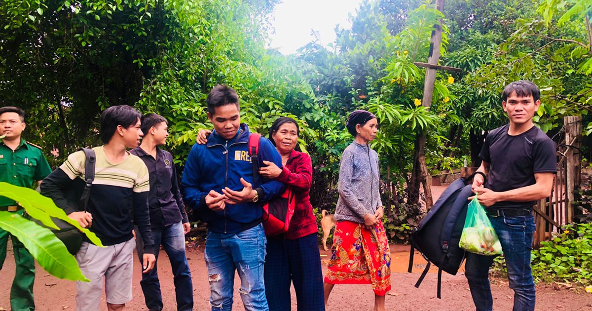 Nước mắt ngày đoàn tụ