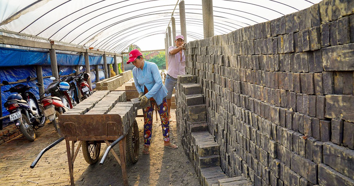 Nghĩa tình miền Tây: Về 'vương quốc' gạch Mang Thít