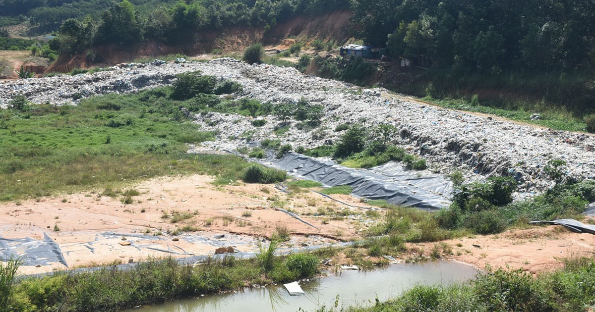 Người dân lo lắng khi sống chung với bãi rác