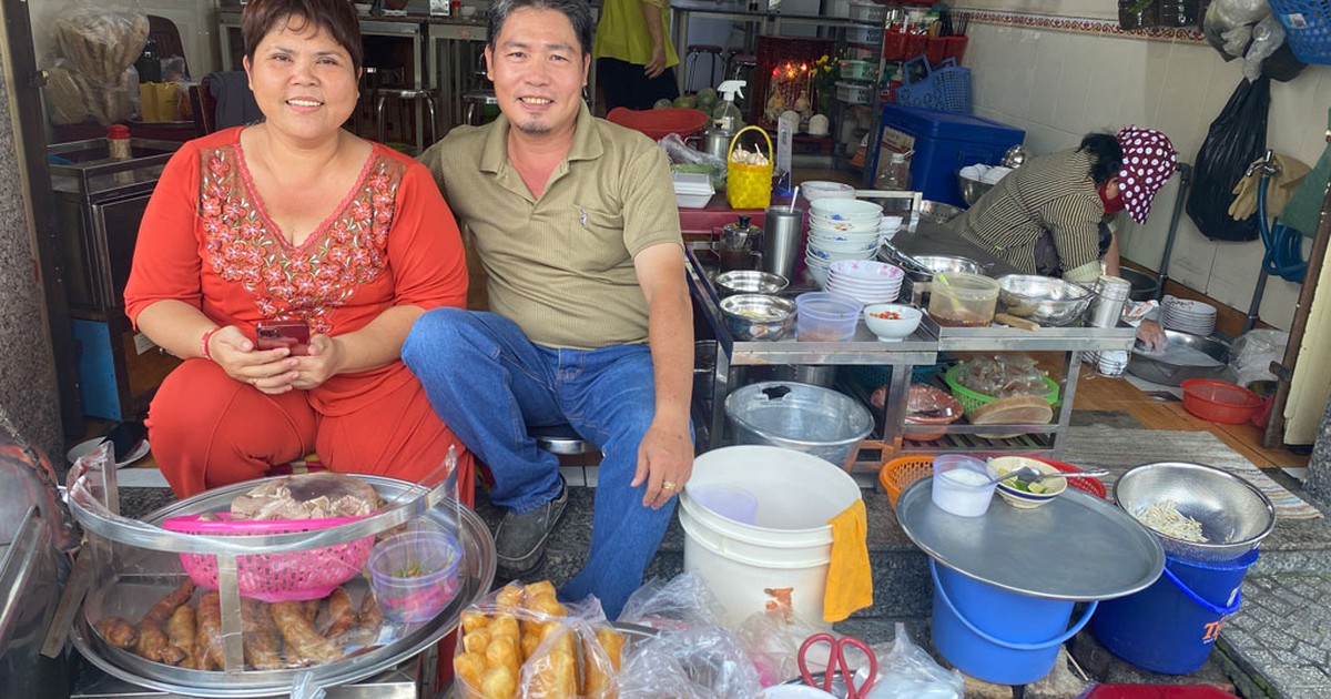 Sài Gòn tiệm xưa quán cũ: 'Đổi đời' nhờ gánh cháo bà Út