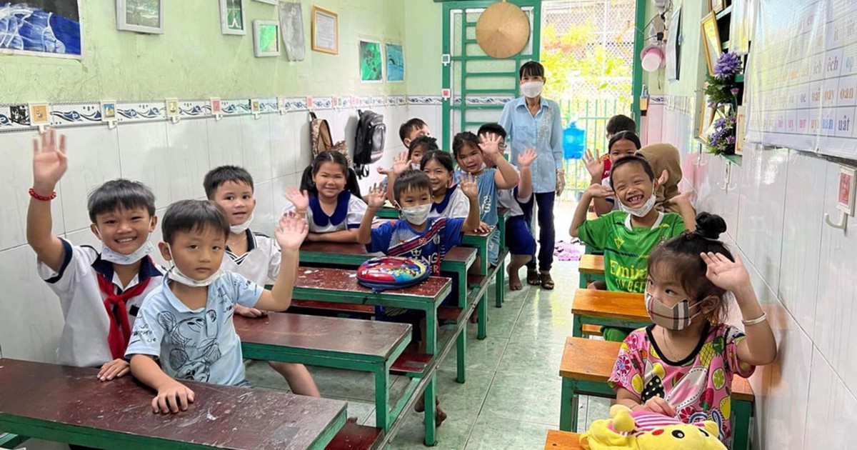 Lớp học đặc biệt của cô giáo nghèo