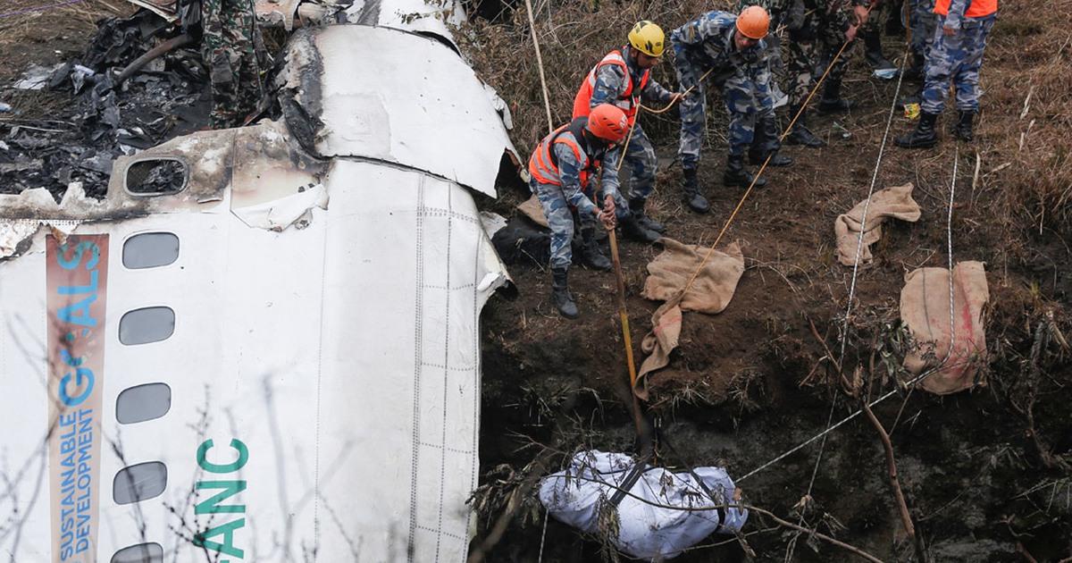 Tìm thấy hộp đen trong vụ rơi máy bay ở Nepal
