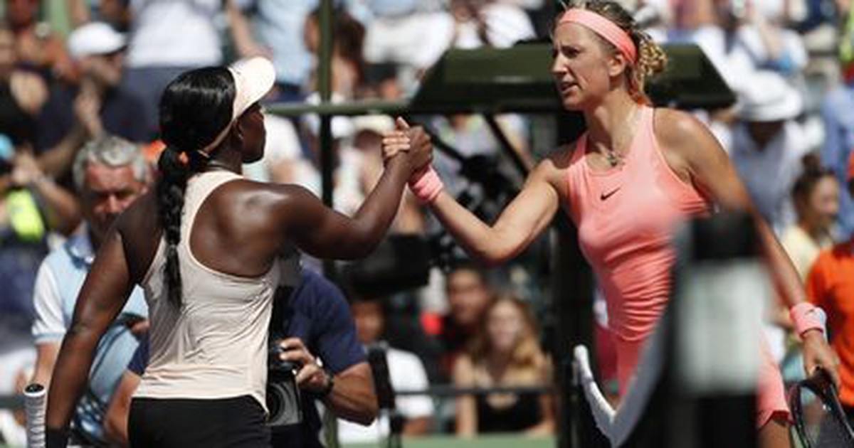 Azarenka thắng trận đầu tiên trên sân đất nện sau 2 năm