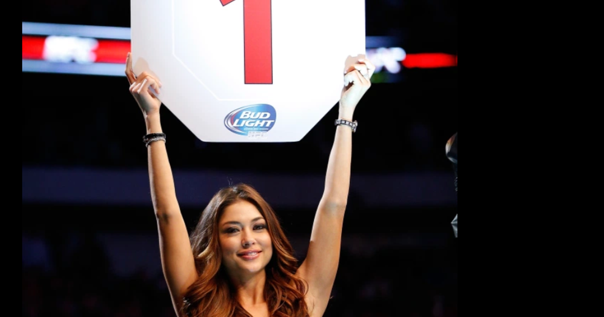‘Ring girl tỉ đô’ Arianny Celeste chụp ảnh khoe bụng bầu quyến rũ