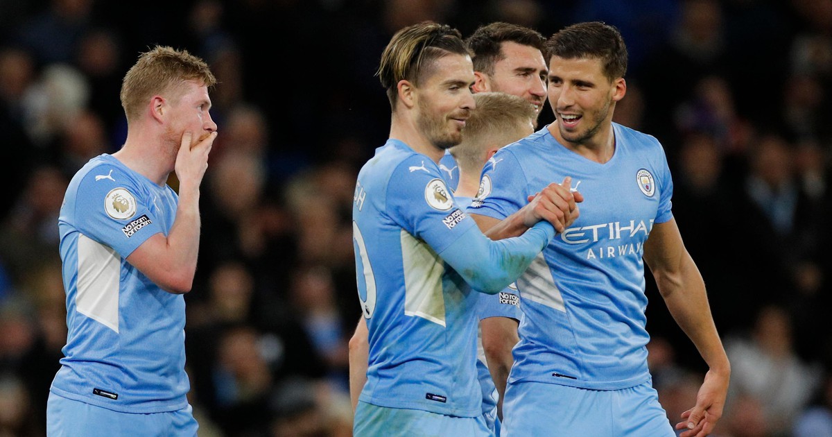 Thắng đậm Leeds, Man City giữ vững ngôi đầu Ngoại hạng Anh