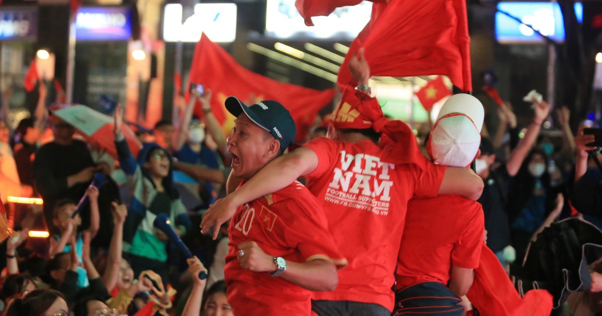 Muôn màu cảm xúc của người hâm mộ trước chiến thắng của U.23 Việt Nam
