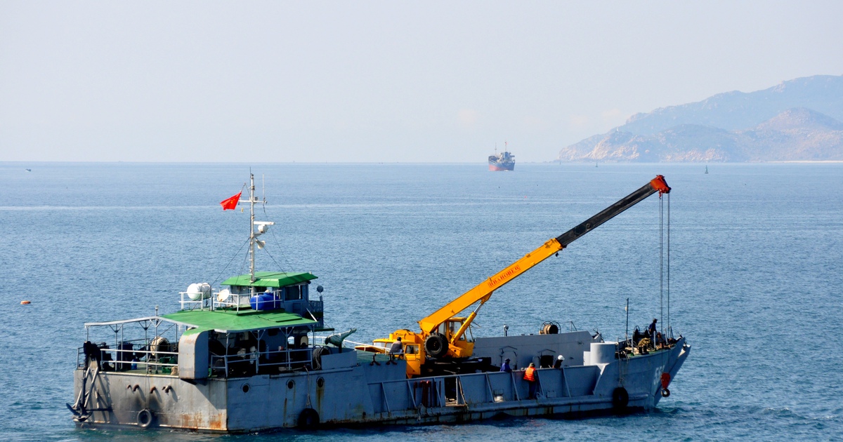 Huấn luyện ném bom chống ngầm ở cửa Vịnh Cam Ranh