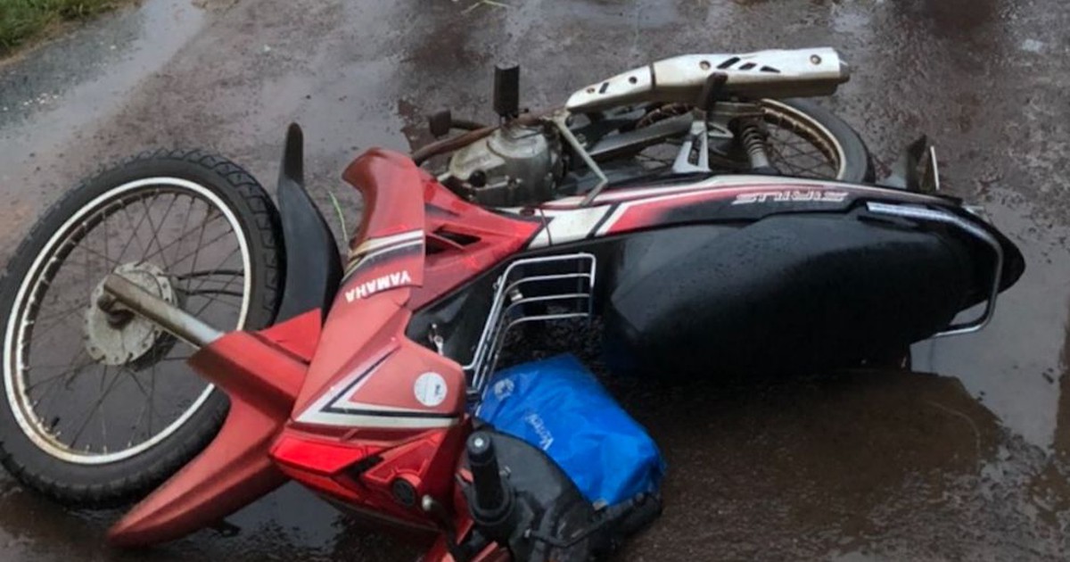 Gia Lai: Một người tử vong do đụng phải cột điện ngã bên đường