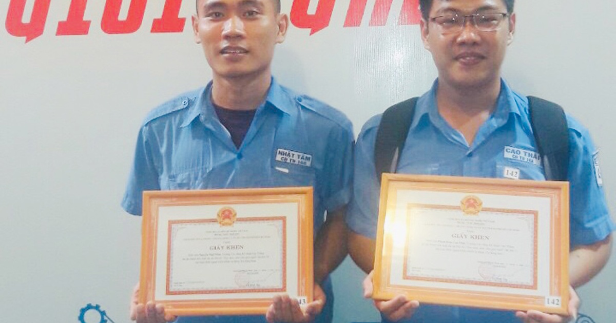 Hai nam sinh giỏi nghề được tuyển dụng trước khi tốt nghiệp