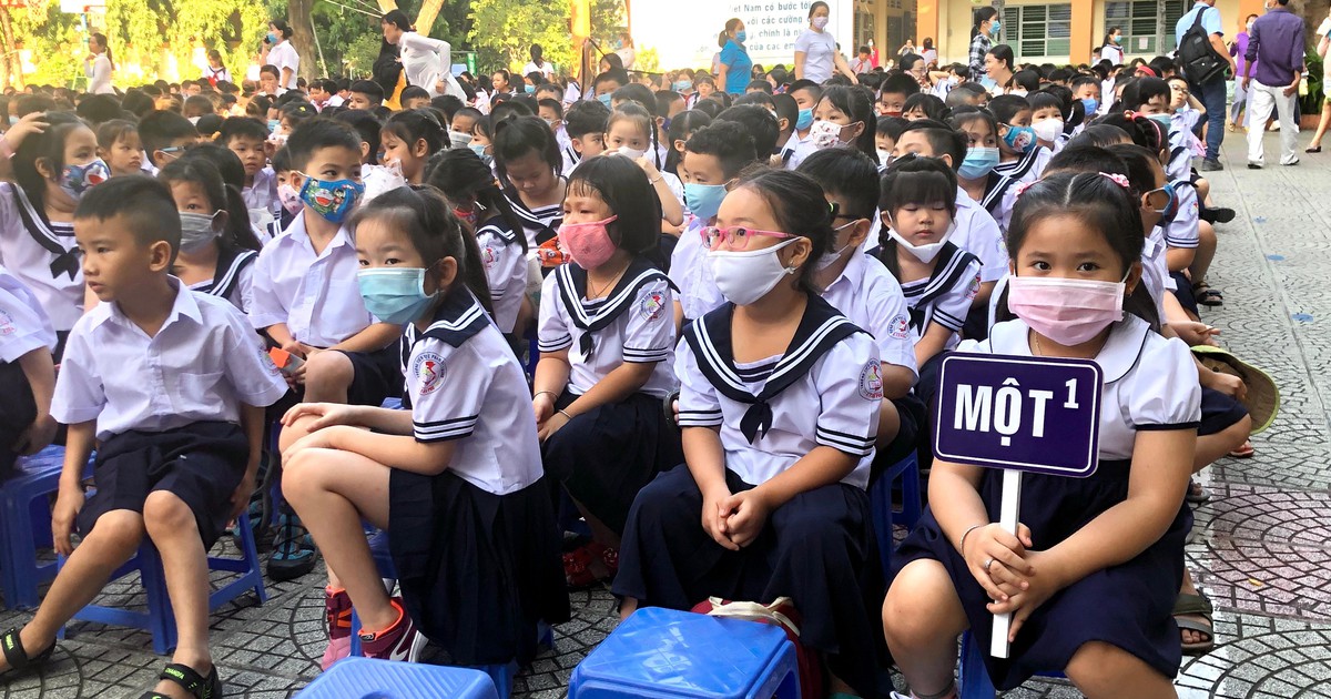 Học sinh không đeo khẩu trang khi đi học trở lại có nguy hiểm?