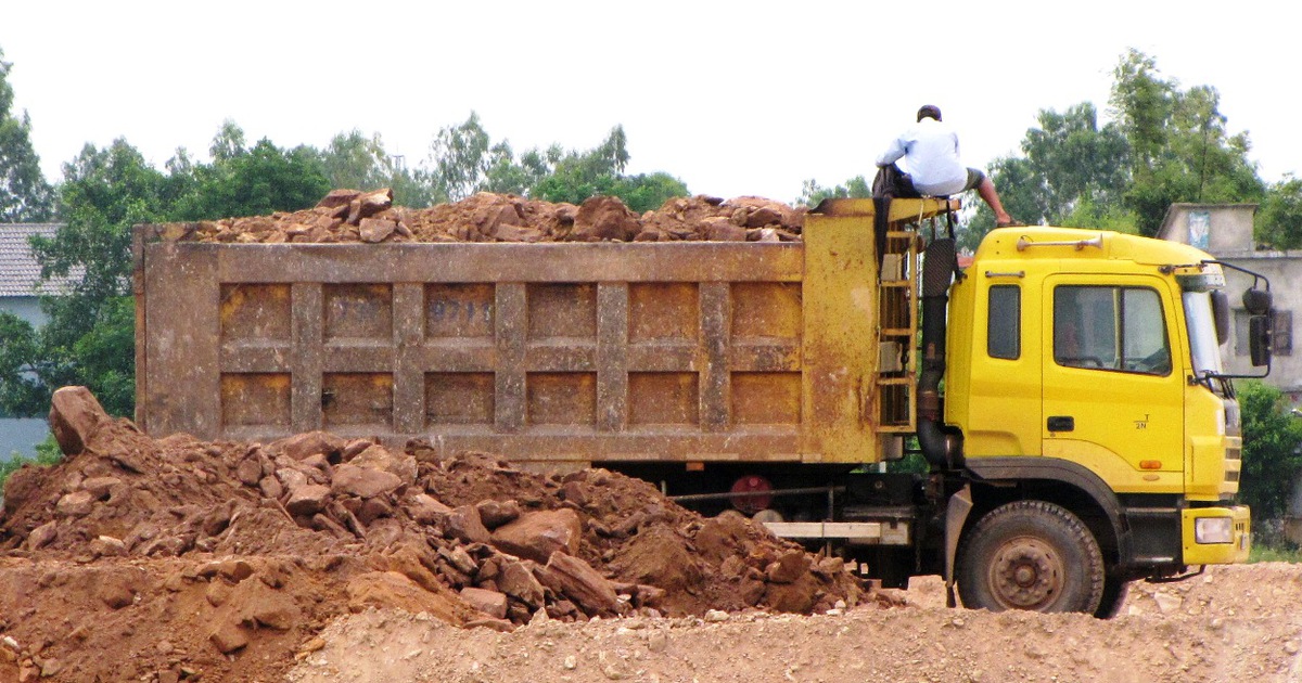 Yêu cầu Công ty Minh Hà ngừng sử dụng xe ben chưa cấp phép