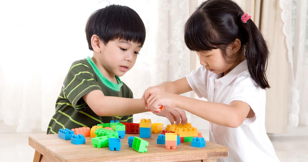 https://images2.thanhnien.vn/zoom/1200_630/Uploaded/ngoclinh/2016_09_06/kidswithtoy-b_LIQA.jpg