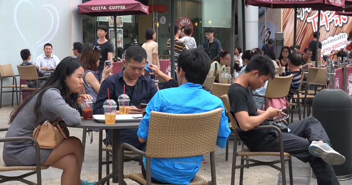 Người Việt có nên giữ bản sắc khi đi nước ngoài?