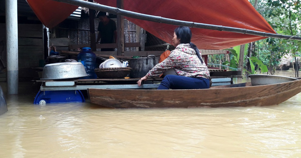 Hình ảnh người dân vùng ‘rốn lũ’ Hà Tĩnh chạy lũ