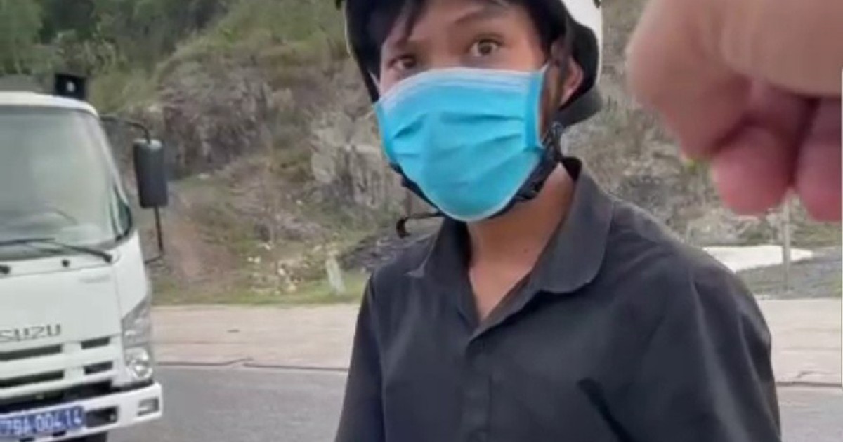 Chủ tịch TP.Nha Trang viết thư xin lỗi thanh niên đi mua bánh mì bị thu xe