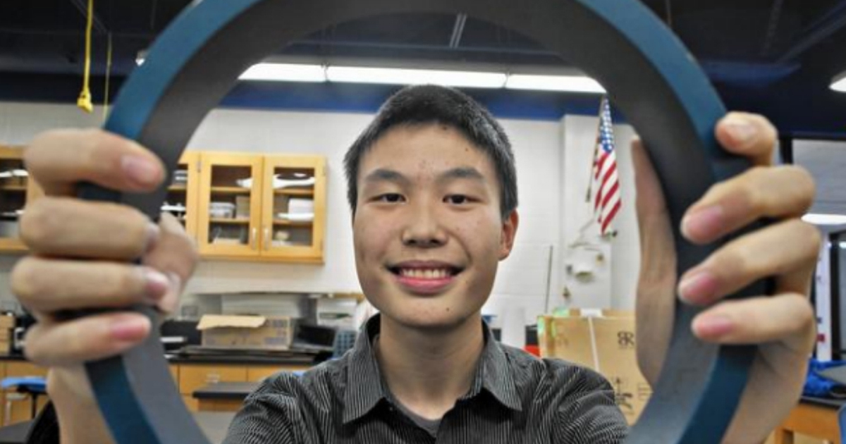 Chàng trai đầu tiên đạt điểm tuyệt đối trong kỳ thi AP Vật lý