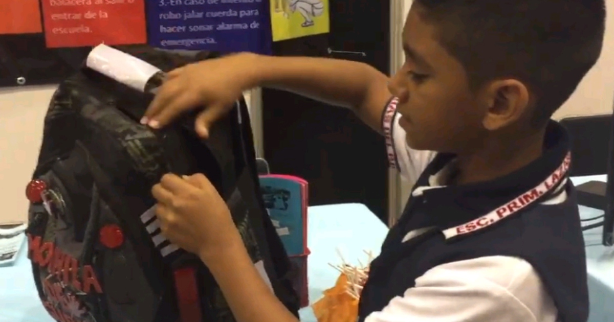 Cậu bé 11 tuổi chế tạo thành công ba lô chống đạn