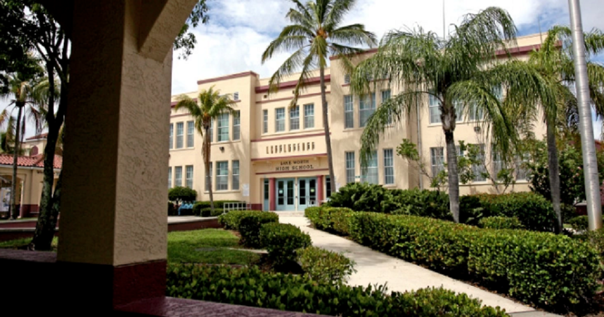 Hiệu trưởng Mỹ mất chức vì bắt giáo viên làm bài tập cho con mình