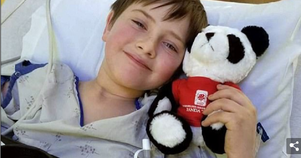 Từ một vết rách nhỏ, cậu bé 8 tuổi bị bệnh vi khuẩn ăn thịt người