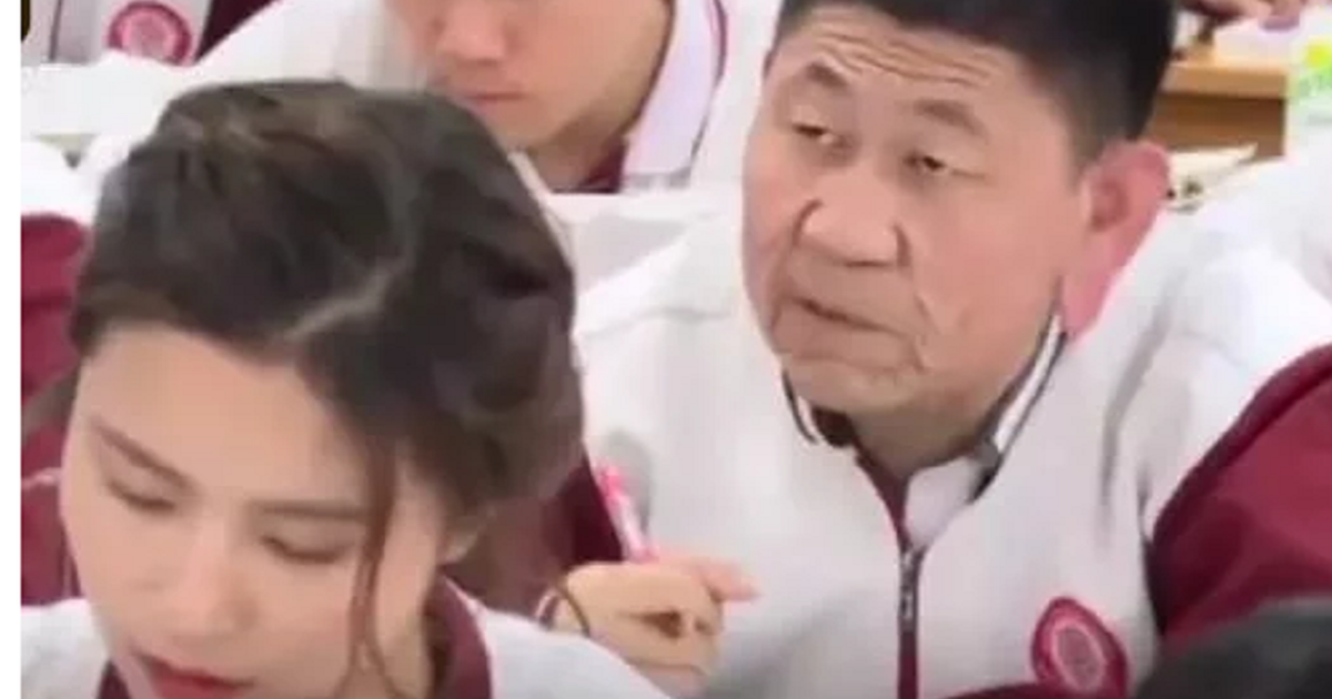 Nam sinh 18 tuổi mắc bệnh lạ trông như ông già 80 tuổi