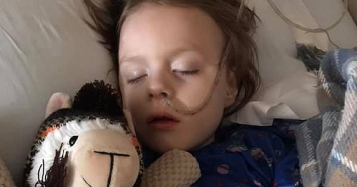 Cậu bé bị cắt bỏ một đoạn ruột do nuốt nam châm đồ chơi