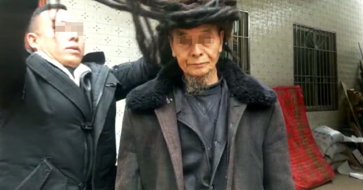 Không cắt tóc trong 54 năm, cụ ông có mái tóc dài đến 5,5 m