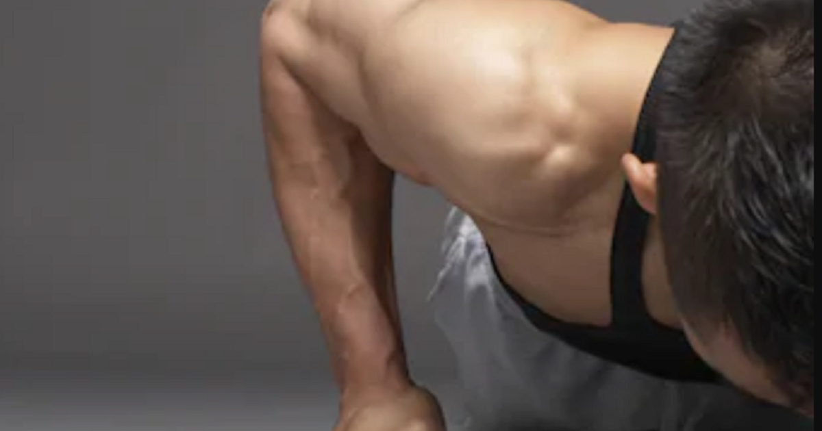 Chuyện lạ: Chàng trai hít đất 2.020 cái/ngày