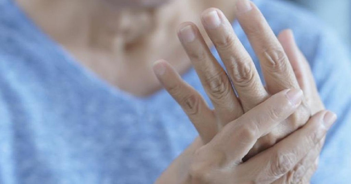 Đột ngột đau bàn tay cảnh báo điều gì với sức khỏe?