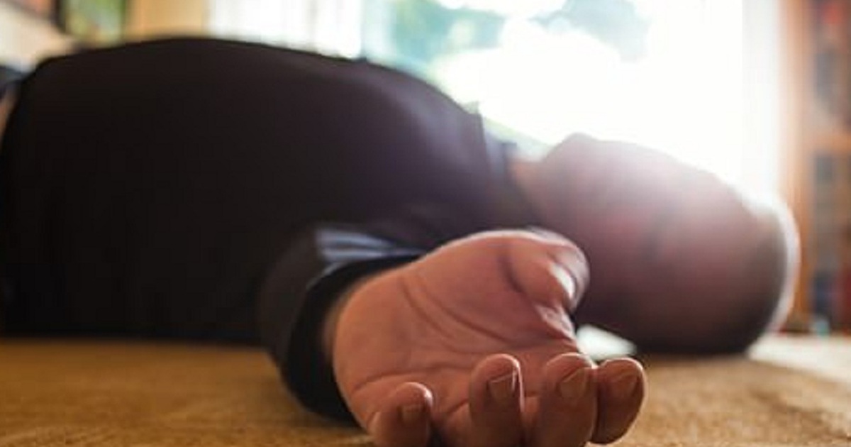 Mắc bệnh kỳ quái, người đàn ông không dám ôm vợ con