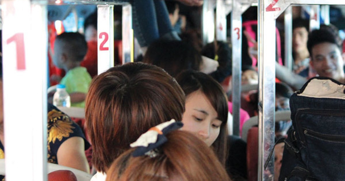 Hành khách 'lờ' đường dây nóng dù bị nhồi nhét