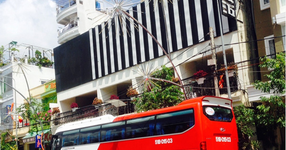 Cảnh sát nổ súng trấn áp xô xát ở vũ trường