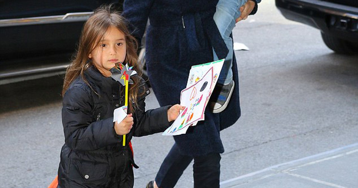 Ái nữ nhà Donald Trump đến trường đón con sau 3 ngày sinh con